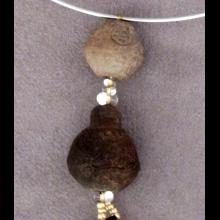 Collier en perles de terre,et améthyste